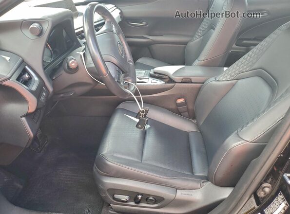 JTHX3JBH7L2022258 2020 LEXUS UX Черный Вид салона спереди