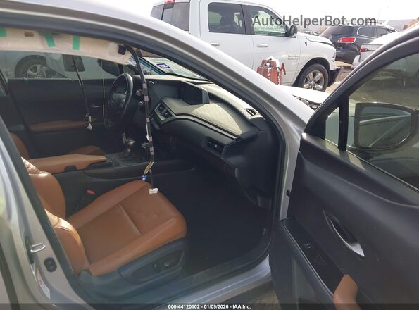 JTHY3JBH4K2004397 2019 LEXUS UX 200 Silver Вид салону спереду