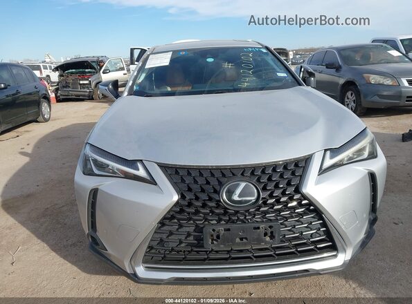 JTHY3JBH4K2004397 2019 LEXUS UX 200 Silver Вид задньої частини салону