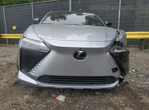 JTJAAAAB1PA002302 2023 LEXUS RZ Серебряный Вид спереди