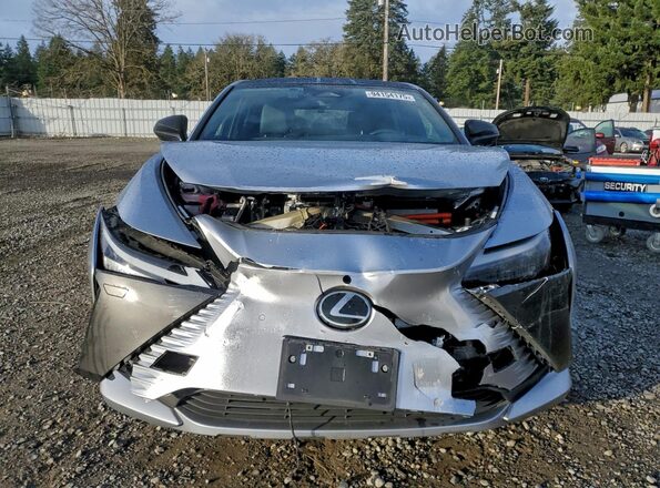 JTJAAAAB6PA017992 2023 LEXUS RZ Серебряный Вид спереди