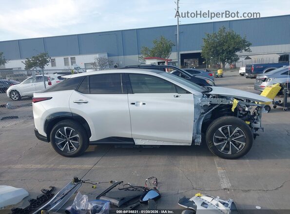 JTJAAAAB8PA016486 2023 LEXUS RZ 450E Белый Панорамный вид салона 360°