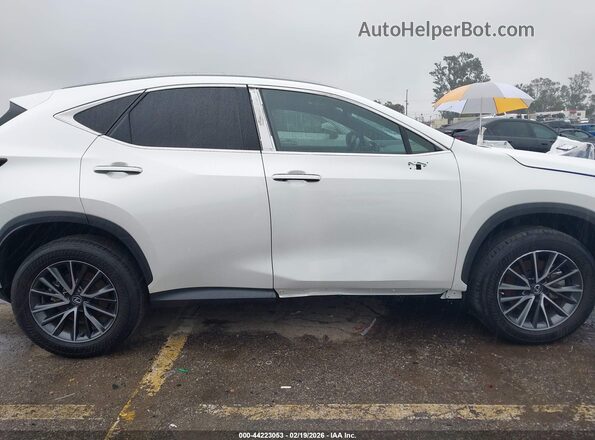 JTJGKCEZ9P2014668 2023 LEXUS NX 350H White Widok wnętrza z tyłu