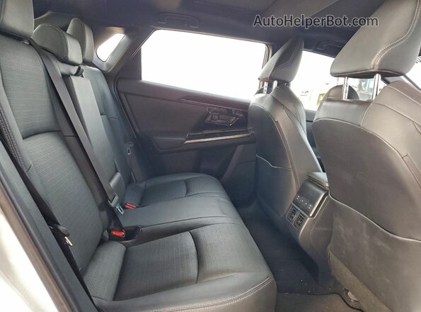 JTMABABA1PA031868 2023 SUBARU SOLTERRA White Widok wnętrza z tyłu