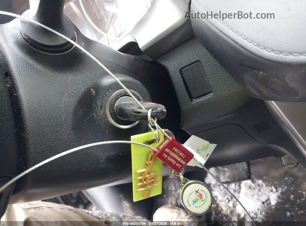 JTMBFREV2HJ121540 2017 TOYOTA LE Серый Вид панели приборов