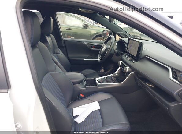 JTME6RFV9PJ035958 2023 TOYOTA RAV4 HYBRID White Widok wnętrza z przodu