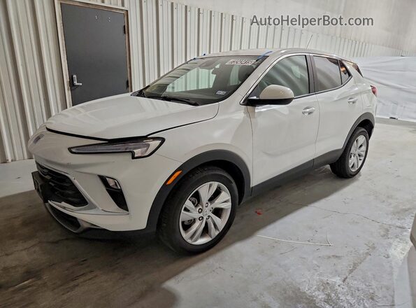 KL4AMBSL5SB210283 2025 BUICK ENCORE Белый Передняя левая четверть