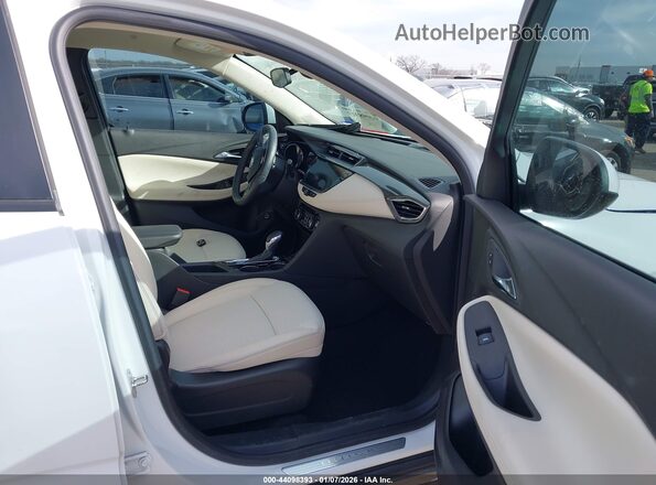 KL4MMDS2XPB082064 2023 BUICK ENCORE White Widok wnętrza z przodu
