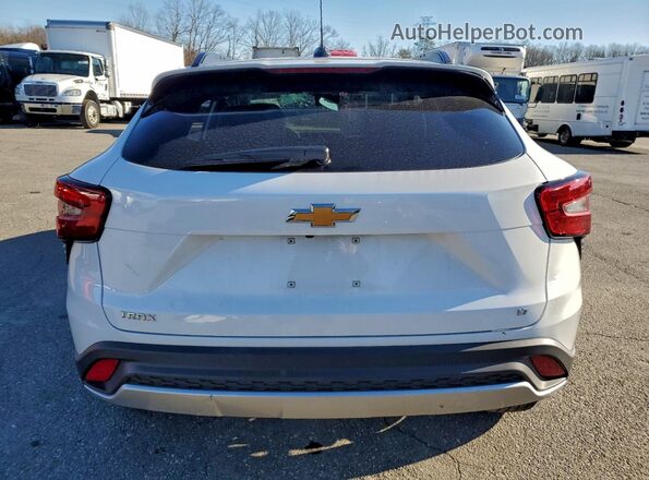 KL77LHEP0TC020243 2026 CHEVROLET TRAX White Вид ззаду