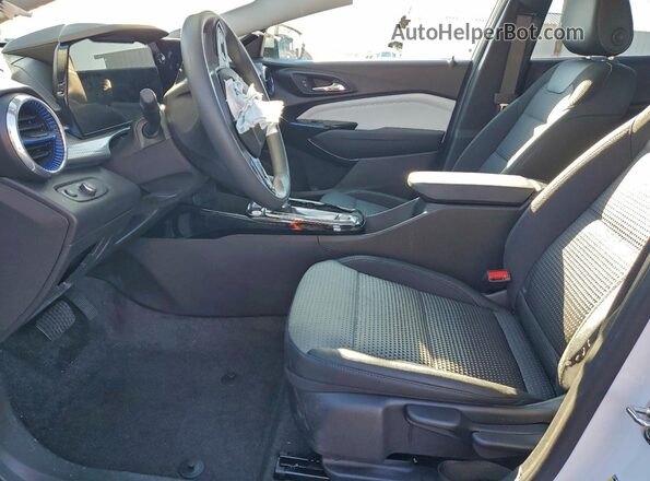 KL77LHEP0TC020243 2026 CHEVROLET TRAX White Вид салону спереду