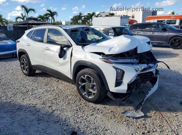 KL77LHEP1SC193168 2025 CHEVROLET TRAX Белый Вид спереди