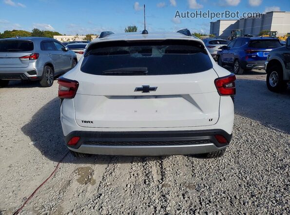 KL77LHEP1SC193168 2025 CHEVROLET TRAX Белый Вид салона спереди