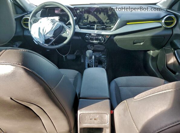 KL77LHEP2SC024308 2025 CHEVROLET TRAX White Вид панелі приладів