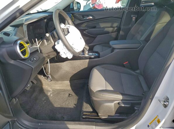 KL77LHEP2SC024308 2025 CHEVROLET TRAX White Вид салону спереду