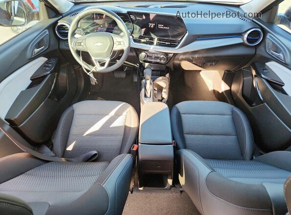 KL77LHEP7TC007733 2026 CHEVROLET TRAX Green Вид панелі приладів