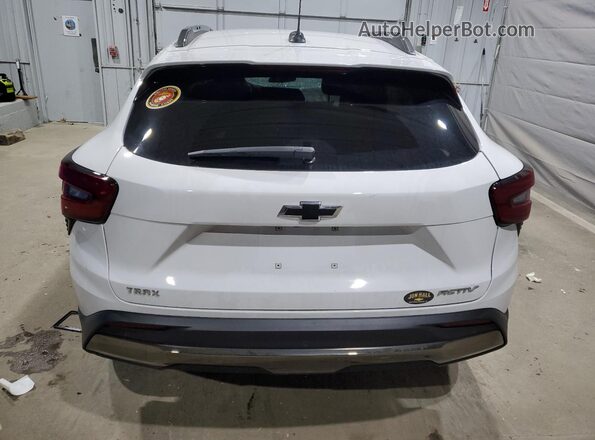 KL77LKEP2TC006325 2026 CHEVROLET TRAX Белый Вид сзади
