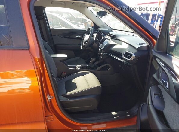 KL79MRSL9NB008856 2022 CHEVROLET TRAILBLAZER Оранжевый Вид салона спереди