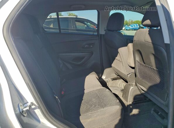 KL7CJKSB7MB359888 2021 CHEVROLET TRAX Silver Rear interior view