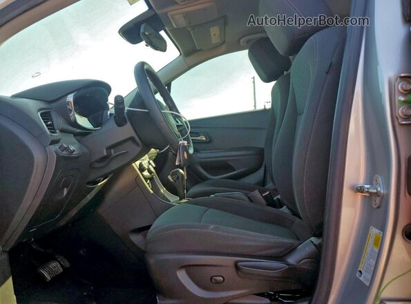KL7CJKSB7MB359888 2021 CHEVROLET TRAX Silver Front interior view