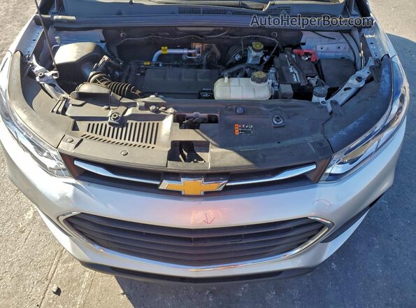 KL7CJKSB7MB359888 2021 CHEVROLET TRAX Silver Engine compartment view