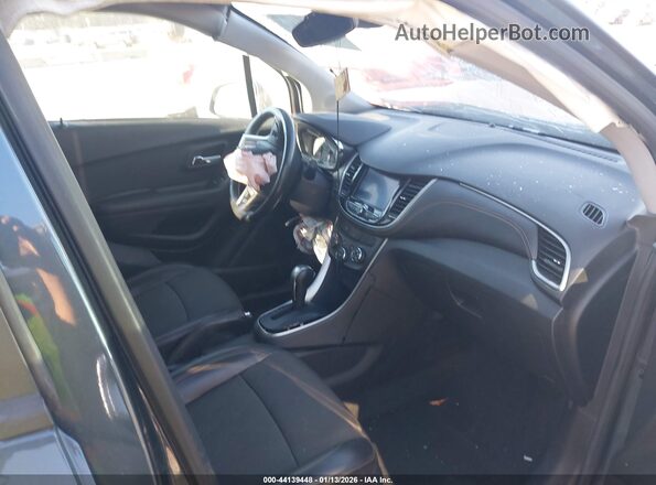 KL7CJLSB8MB347674 2021 CHEVROLET TRAX Серый Вид салона спереди