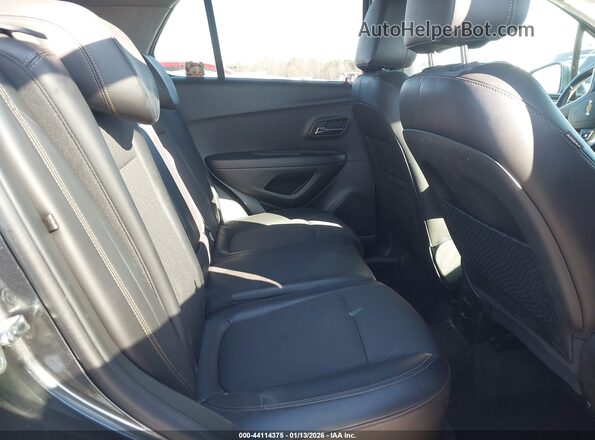 KL7CJPSB0JB560220 2018 CHEVROLET TRAX Серый Вид наклейки с VIN-кодом