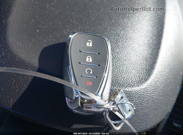 KL7CJPSB0JB560220 2018 CHEVROLET TRAX Серый Вид панели приборов