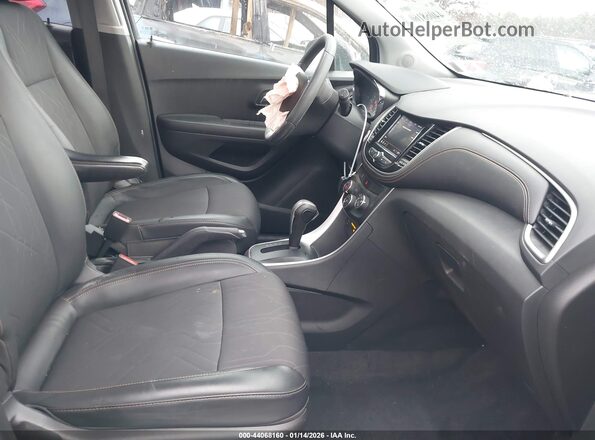 KL7CJPSB0MB319536 2021 CHEVROLET TRAX Black Front interior view