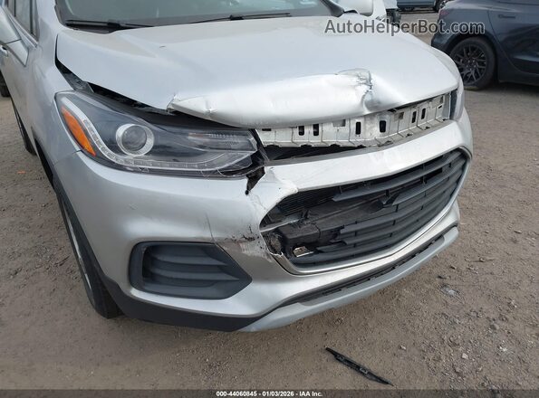 KL7CJPSB8KB887689 2019 CHEVROLET TRAX Серебряный Вид спереди