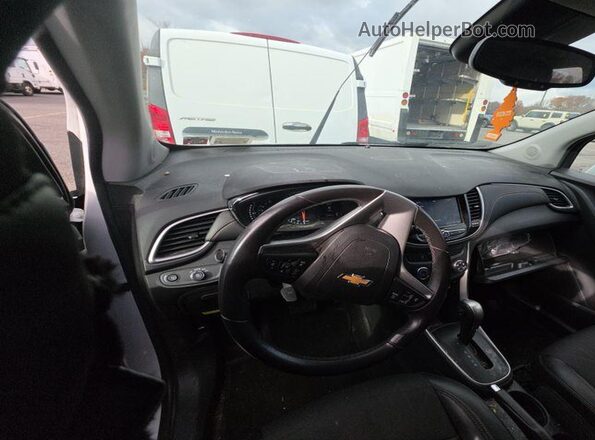 KL7CJPSM6NB519792 2022 CHEVROLET TRAX  Вид спереди