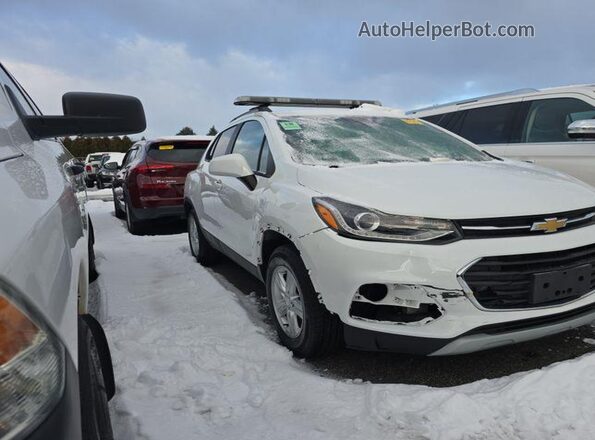 KL7CJPSM6NB519792 2022 CHEVROLET TRAX  Вид спереди