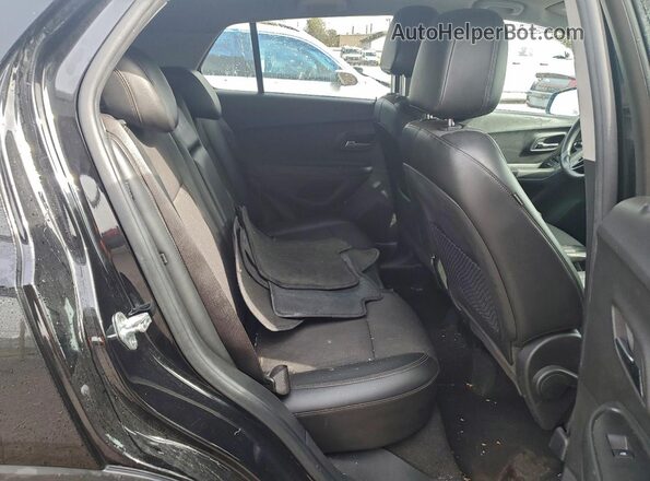 KL7CJPSM9MB374388 2021 CHEVROLET TRAX Черный Вид задней части салона