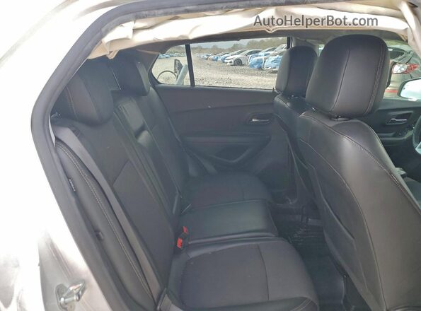 KL7CJPSM9NB501271 2022 CHEVROLET TRAX Белый Вид задних сидений