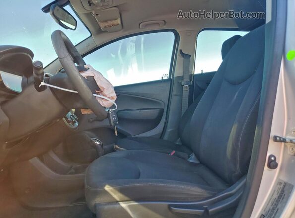 KL8CB6SA1GC634483 2016 CHEVROLET SPARK Серебряный Вид салона спереди