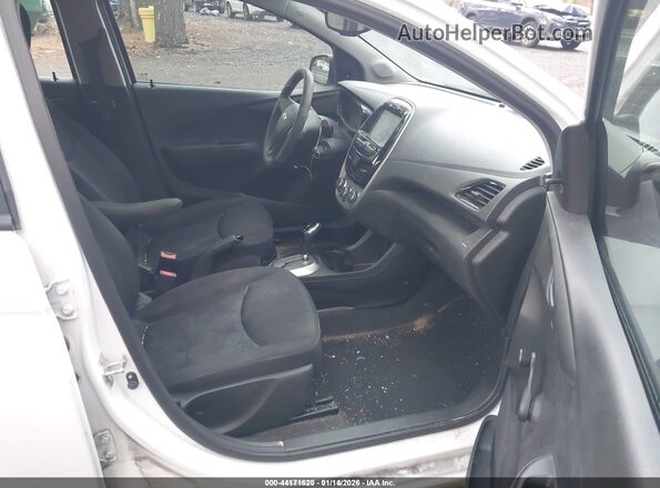 KL8CB6SA2JC451519 2018 CHEVROLET SPARK White Widok wnętrza z przodu
