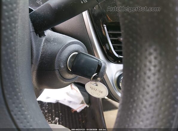 KL8CB6SA6HC733012 2017 CHEVROLET SPARK Серебряный Вид панели приборов