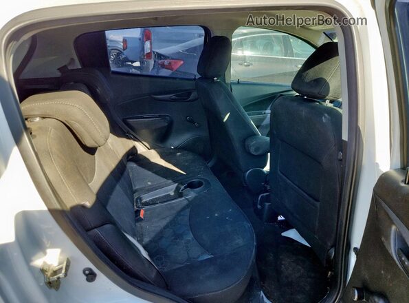 KL8CB6SAXJC428196 2018 CHEVROLET SPARK White Widok tylnych siedzeń