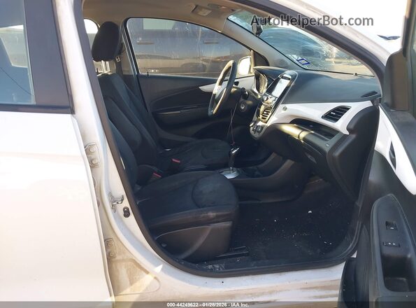KL8CD6SA4JC471748 2018 CHEVROLET SPARK White Widok wnętrza z przodu