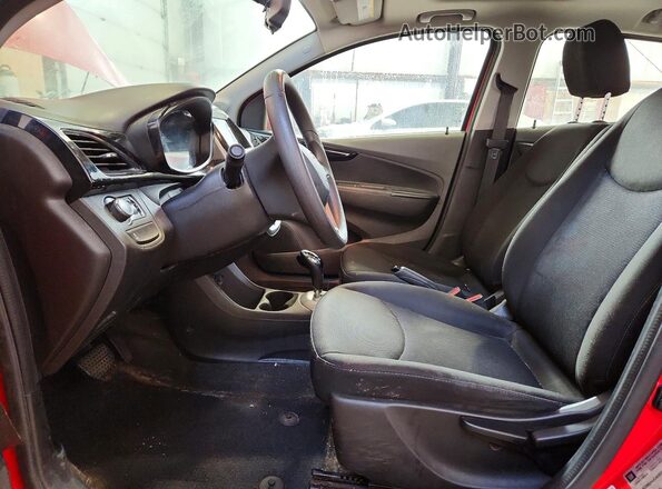 KL8CD6SA4JC483074 2018 CHEVROLET SPARK Красный Вид салона спереди