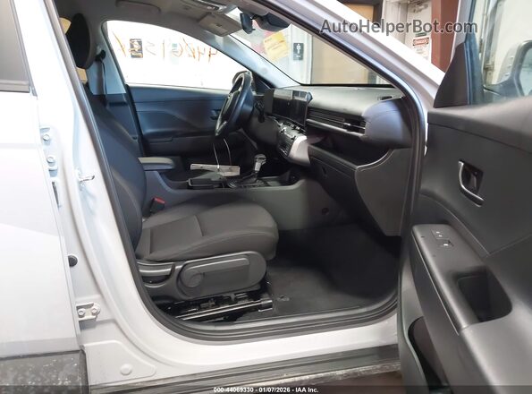 KM8HBCAB1SU305075 2025 HYUNDAI KONA Серый Вид салона спереди