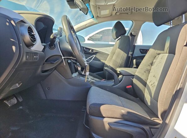 KM8K12AA0LU583879 2020 HYUNDAI KONA Белый Вид салона спереди