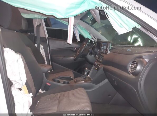 KM8K22AA4LU489405 2020 HYUNDAI KONA Белый Вид салона спереди