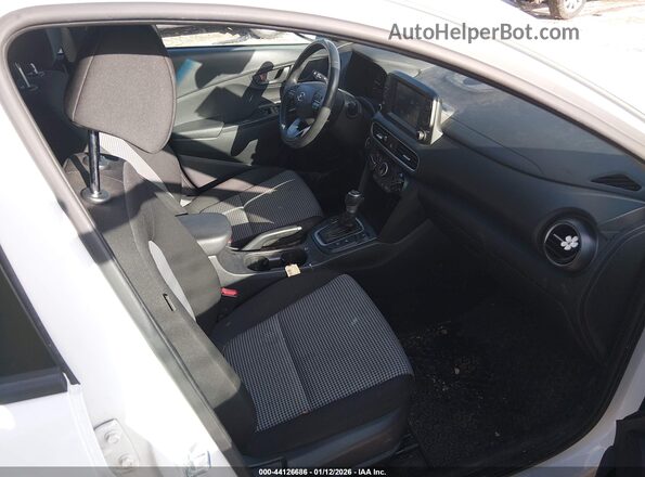 KM8K2CAA3MU746268 2021 HYUNDAI KONA White Front interior view