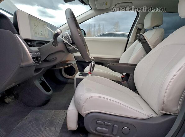 KM8KRDDFXRU333621 2024 HYUNDAI IONIQ Синий Вид салона спереди