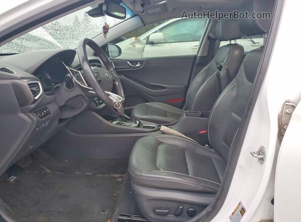 KMHC05LCXJU066349 2018 HYUNDAI IONIQ Белый Вид салона спереди