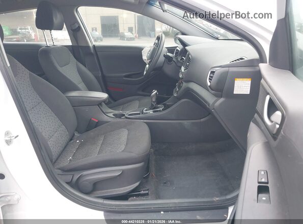 KMHC65LC3HU049840 2017 HYUNDAI IONIQ HYBRID Белый Вид салона спереди