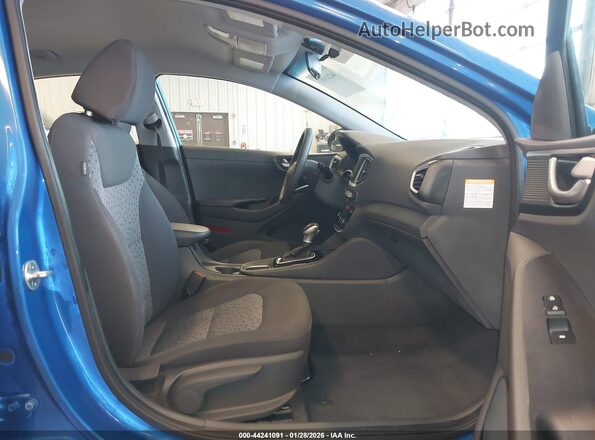KMHC65LC4JU062361 2018 HYUNDAI IONIQ HYBRID Синий Вид салона спереди