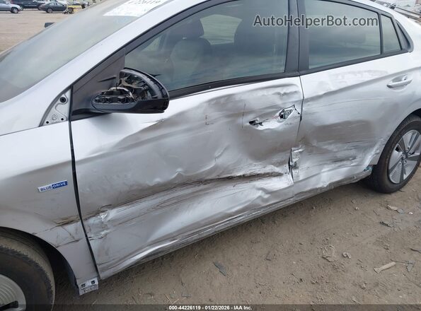 KMHC65LC5HU024227 2017 HYUNDAI IONIQ HYBRID Серебряный Вид спереди
