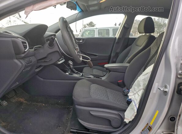 KMHC65LC5HU041237 2017 HYUNDAI IONIQ Silver წინა სალონის ხედი