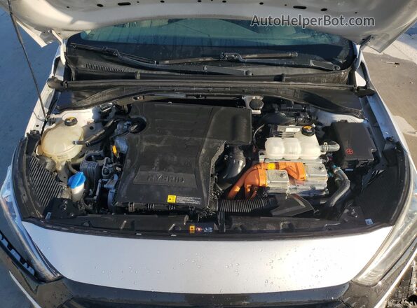 KMHC65LC6JU065035 2018 HYUNDAI IONIQ Silver Widok wnętrza z tyłu